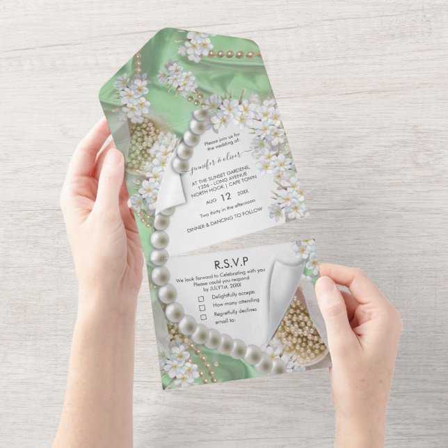Elfenbeingrün-goldene Perlen auf einer Hochzeit All In One Einladung (Abreißen)