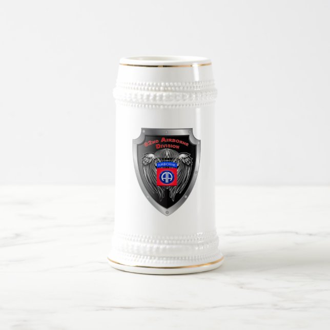 Elite 82. Im Flugzeug Abteilung Bierglas (Mittel)