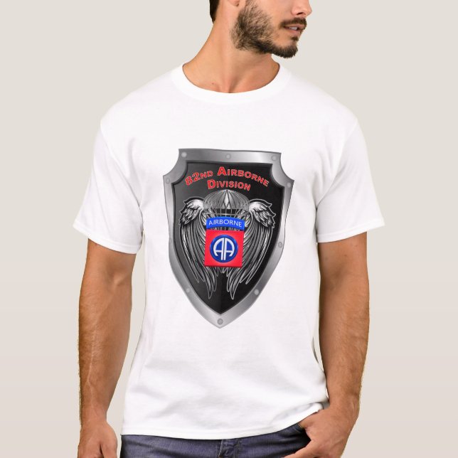 Elite 82. Im Flugzeug Division T-Shirt (Vorderseite)