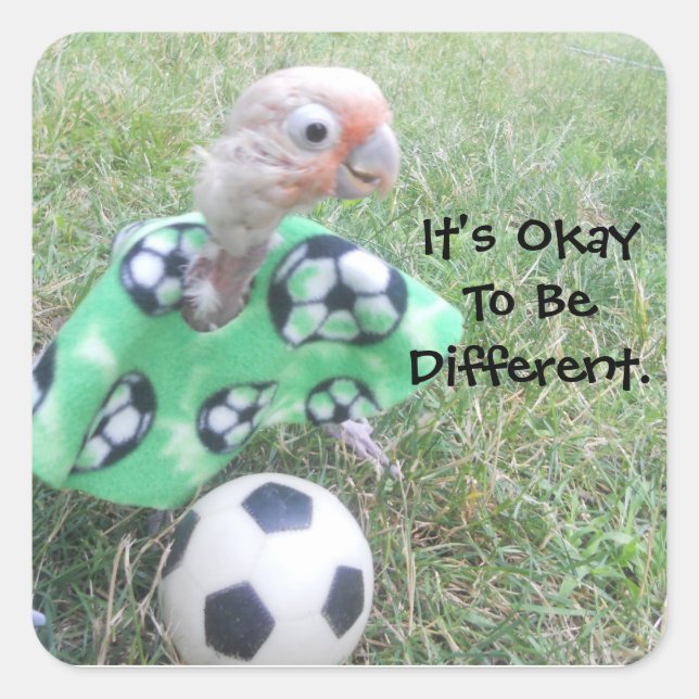 Ella Soccer Es ist okay, anders zu sein. Quadratischer Aufkleber (Vorderseite)