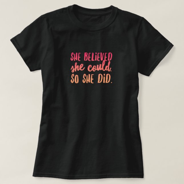 Elle a cru en le T-Shirt basique pour femmes (Design devant)
