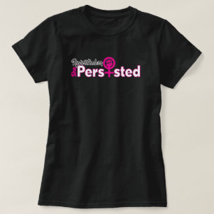 Elle a persisté le T-shirt de base féminin