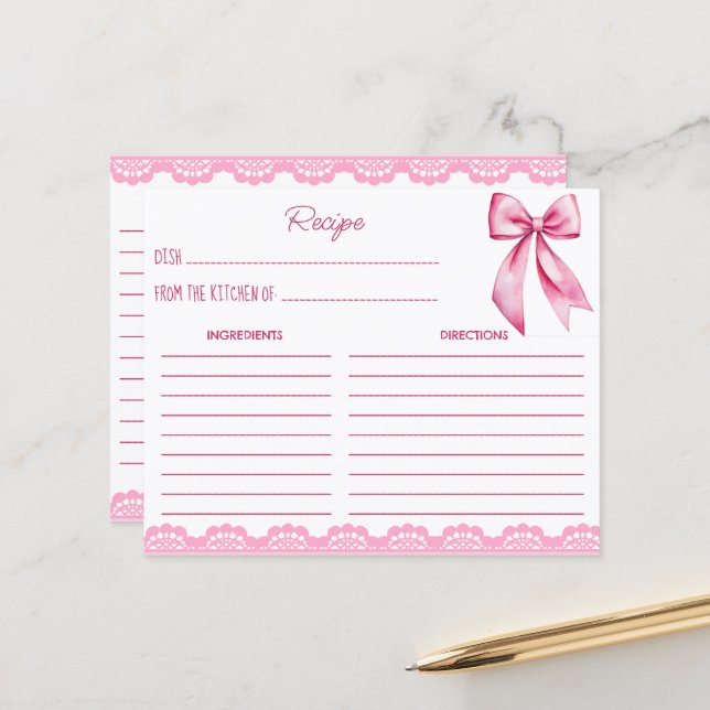 Elle attache la carte de recette de noeud rose arc (Devant/Arrière en situation)