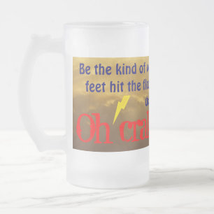 Elle est vers le haut de tasse