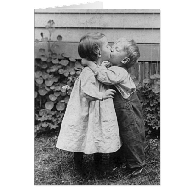 Elle obtient le penny, il obtient le baiser (Devant)