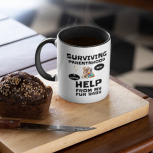 Elternschaft mit einer kleinen Hilfe überleben Tasse