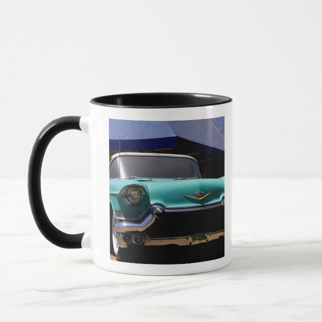 Elvis Presleys grüner Cadillac-Konvertible in Tasse (Links)