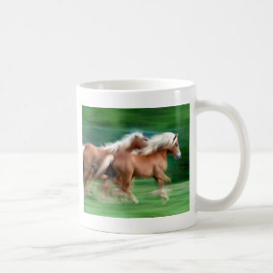 Emballage de la tasse en céramique de chevaux de