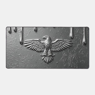 Emblème d'aigle en métal argenté avec peinture qui