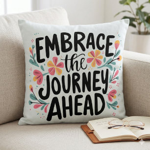 Embrace the Journey Ahead Boho Floral Typografie Kissen