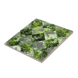 Emerald Elegance: Grüne Blätter in Diamantschnitt, Fliese