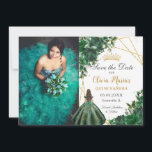 Emerald Green Blume Princess Quinceañera Foto Save The Date<br><div class="desc">Personalisieren Sie dieses hübsche smaragdgrüne Blumengebirge Quinceañera / Sweet 16 Geburtstag Foto Save the Date einfach und schnell. Klicken Sie einfach auf die Schaltfläche "Weitere Einstellungen", um die Texte zu bearbeiten, Schriftart und Schriftart zu ändern. Mit einem Mädchen gekleidet in einem schönen smaragdgrünen Kleid, schick smaragdgrünen Blume und Schmetterlinge. Matching-Elemente...</div>