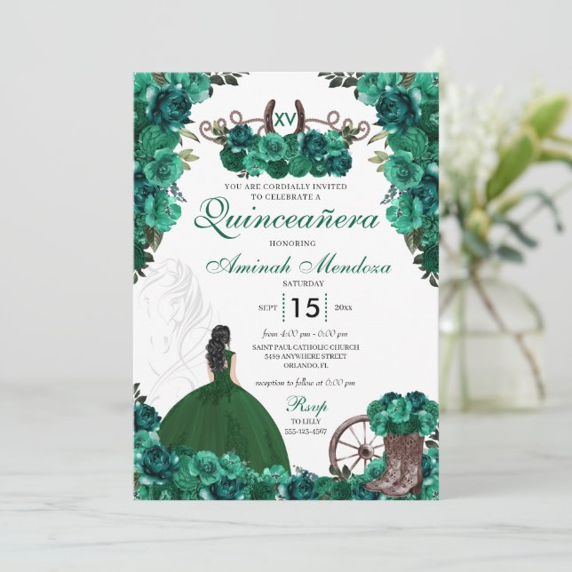 Emerald Green Charra Floral Boots Quinceañera Einladung (Stehend Vorderseite)