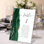 Emerald Green Gold Agate Wedding Tischnummer Sockelschild<br><div class="desc">Der links Rand dieses eleganten modernen Hochzeitssockels mit Tischnummer besticht durch eine smaragdgrüne Aquarellgrenze,  die mit Imitaten mit goldenem Glitzer bestickt wurde. Das Wort "Tabelle" erscheint in einem weißen Hintergrund in einem grau-weißem Holzkohle-Skript. Fügen Sie die Namen Ihrer Gäste hinzu,  die jeder Tabelle zugeordnet sind.</div>
