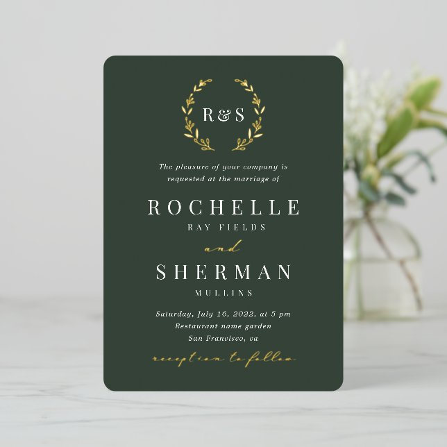 Emerald Green Gold Leaf einfache Monogramm Hochzei Folieneinladung (Stehend vorne)
