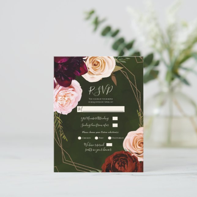 Emerald Green Gold Modern Dark Floral Wedding RSVP Einladung (Stehend Vorderseite)