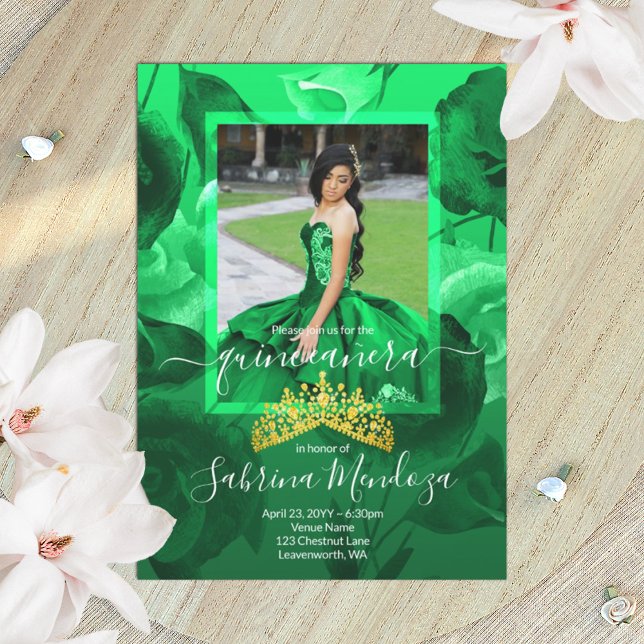 Emerald Green Quinceanera Gold Tiara Einladung (emerald green roses and gold tiara quinceanera invitation, elegant photo border)