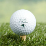 Emerald Green Rose Elegant Wedding Couple's Names Golfball<br><div class="desc">Diese Golfbälle sind ein wunderbares Geschenk für Paare oder für einen Partner, um einen anderen zu geben. Das Design besteht aus einer Reihe von handgemalten Aquarellfarben-Rose in Smaragdtönen, Wald- und Minzgrün, sowie den Namen des Ehepaares und dem Hochzeitstag, die in eleganten Schriftzeichen geschrieben sind. Diese sorgfältig und schön gestalteten Golfbälle...</div>