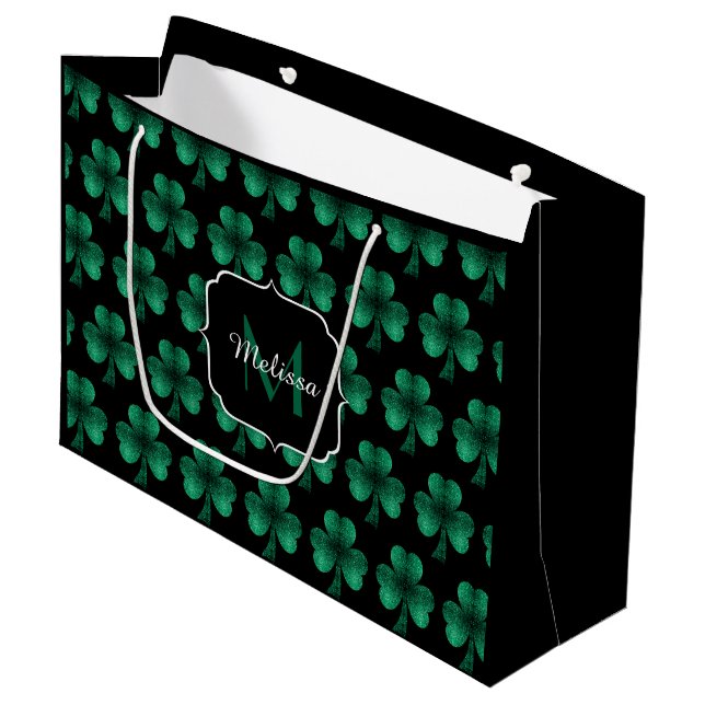 Emerald Green Sparkle Kleeblatt Black Monogram Große Geschenktüte (Vorderseite Schrägansicht)