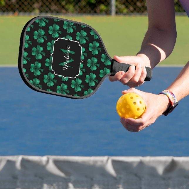 Emerald Green Sparkle Kleeblatt Black Monogram Pickleball Schläger (InSitu)