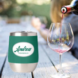 Emerald Green stilisiert Wedding Trauzeuge Name<br><div class="desc">Gönnen Sie Ihrem Hochzeitsreisenden einen Trauzeuge mit diesem personalisierten Edelstahl-Edelstahlwascher,  der in einem weißen,  ovalen Design in einem stilisierten Drehbuch seinen Namen trägt. Hintergrundfarbe und Skript ist ein Smaragdgrün. Personalisieren Sie Ihren Weinwäscher,  indem Sie den Namen mit dem gewünschten Namen bearbeiten und ersetzen. Erhältlich in vielen beliebten Hochzeitsfarben.</div>