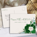 Emerald Green und Ivory Rose Floral Save the Date Ankündigungspostkarte<br><div class="desc">Floral Save the Date Postkarte für jeden Anlass anpassen. Das Design hat Rose in smaragdgrün und Elfenbein mit Goldkonfetti, Blattwerk und Eukalyptus-Blätter. Save the Date ist mit Liebe Herz Schnörkel handgeschrieben. Die Koordination von Quinceanera Einladungen, Schreibwaren und Party Dekoration ist in meiner Royal Rose Emerald Green Quinceanera Collection verfügbar, aber...</div>