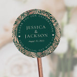 Emerald Green und Rose Gold Vielen Dank Runder Aufkleber<br><div class="desc">Diese Emerald Green und Rose Gold Dankeschön Stickers sind eine großartige Möglichkeit,  um ein wenig mehr Personalisierung zu Ihrem großen Tag hinzuzufügen. Die Blumendetails und die mutige smaragdfarbene Palette sind elegant und perfekt für ein romantisches Fest. Diese Aufkleber sind ideal für Hochzeiten,  Polterabende,  Jubiläen und vieles mehr!</div>