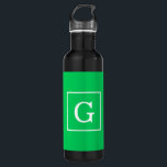 Emerald Green White Gerahmt Initial Monogram Edelstahlflasche<br><div class="desc">Emerald Green und White Gerahmt Initial Monogram Ein stylisches, solides smaragdgrünes Hintergrundbild mit weißem gerahmten Bereich für Ihr Monogramm, Ihren Namen oder andere Texte. Sie können auch den Schriftart ändern, die Größe und Farbe des Schriftartes ändern, den Text verschieben usw. Wenn Sie dieses Design in anderen Farben möchten, schreiben Sie...</div>