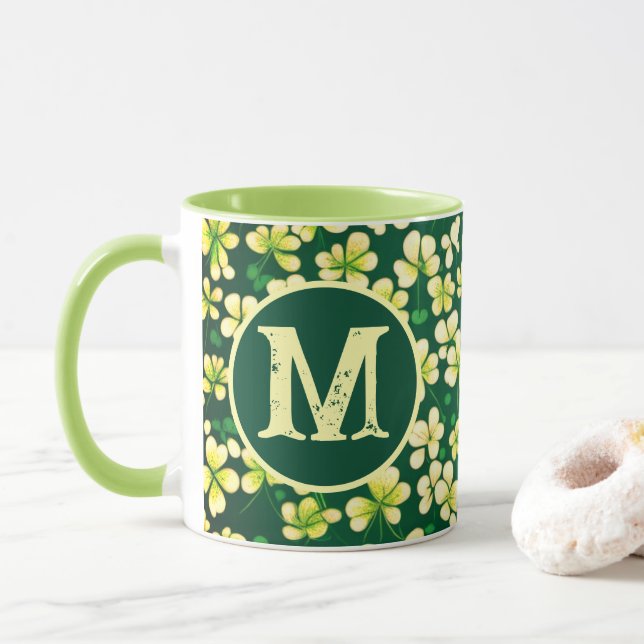 Emerald Kleeblatt Tapestry: Dunkle grüne Freude Tasse (Mit Donut)