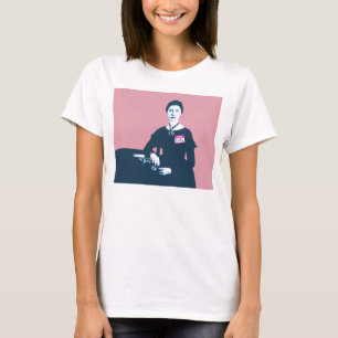Emily Dickinson rosa und blaues Shirt auf Weiß