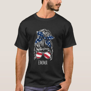 Emma Unordentliche Haarknoten mit USA-Band-Sonnenb T-Shirt