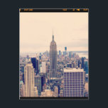 Empire State Building New York Postkarte<br><div class="desc">Stylish retro-looking foto postcard with a view of the Empire State Building - a great souvenir from New York City and an awesome addiert to your travel ohrcollection!</div>