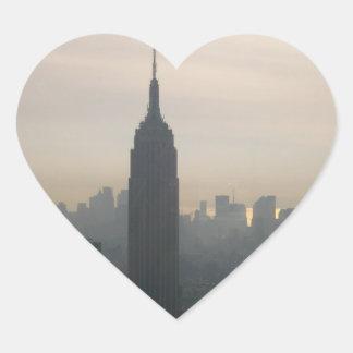 Empire State Gebäude bei Dämmerung Herz-Aufkleber