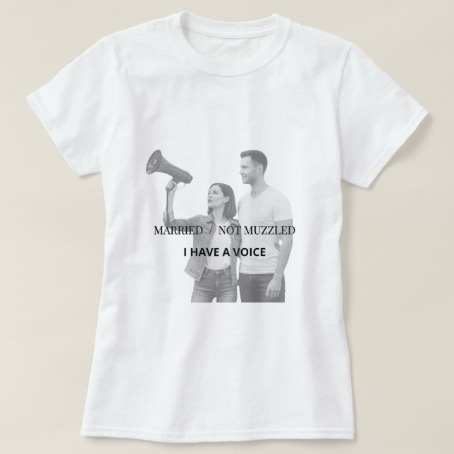Empowered & Married – Feminist T-Shirt for  Wives (Design devant)