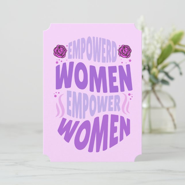 Empowered Women zitieren lila modernen Text Einladung (Stehend Vorderseite)