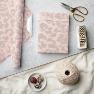 Empreinte de léopard beige. papier cadeau