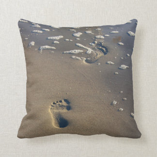 Empreintes de pas dans le sable… Un coussin de