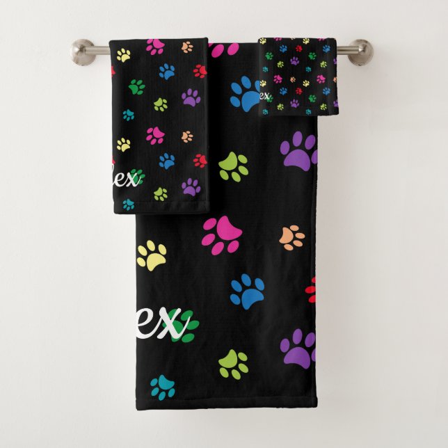 Empreintes de Patte Peintes Colorées sur Fond Noir (En situation)