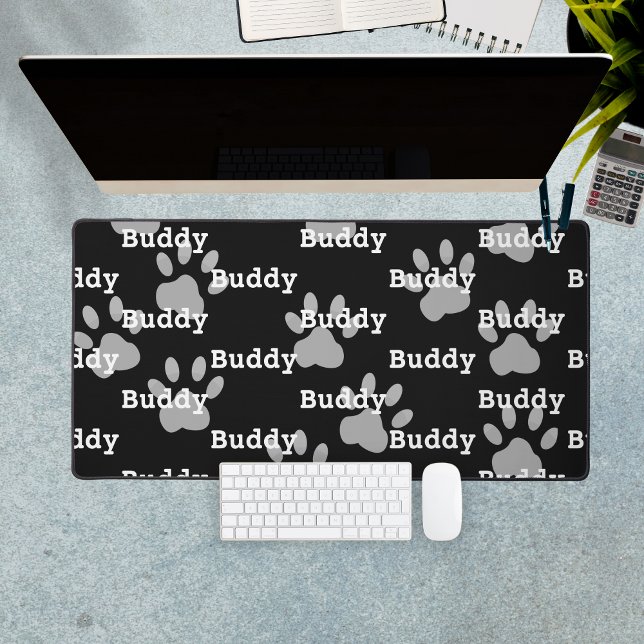 Empreintes de pattes blancs noirs Nom personnalisé (Black White Paw Prints Personalized Dog Name Desk Mat)
