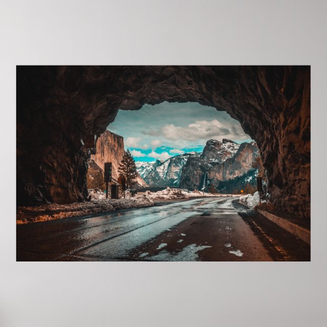 EMPTY ROAD TUNNEL LEADING TO MOUNTAINS POSTER (Vorne)
