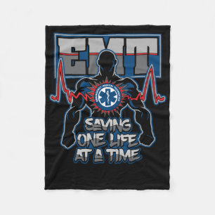 EMT, das auf einmal ein Live rettet Fleecedecke