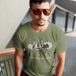 Emus Bird Lovers Personalisiert T-Shirt<br><div class="desc">Überraschen Sie Ihren Lieblingsvogelliebhaber mit einem personalisierten Emu-Grafiktee. Dieser T - Shirt bietet realistische Stilabbildungen von drei Eimern und ist bereit, mit dem unten stehenden eigenen Text oder Slogan personalisiert zu werden.</div>