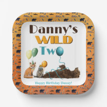 Assiettes pour la deuxième fête d'anniversaire de