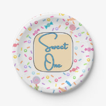 Assiettes pour la première fête d'anniversaire de