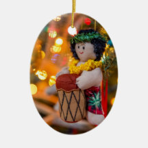 Ornement ovale de Noël de petit garçon de batteur