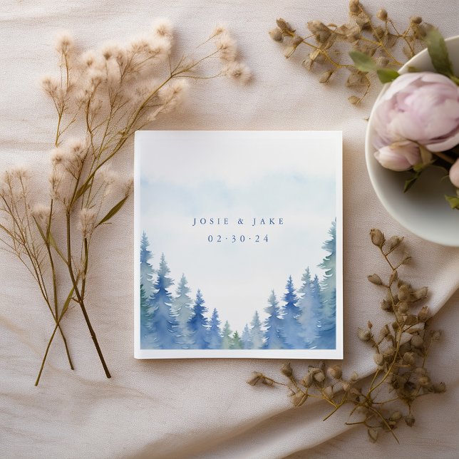 En Papier Jolie pinède d'hiver mariage serviette (Pretty napkin with blue pine trees. Used for a wedding reception meal with names and date.)