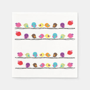 En Papier oiseaux colorés mignons sur la serviette de papie