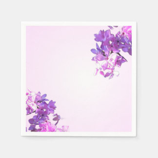 En Papier Serviette avec dégradé rose et blanc et fleurs