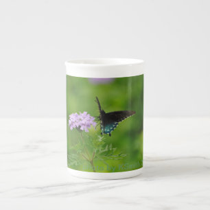 En Porcelaine Conception de papillon sur la tasse