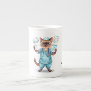 En Porcelaine Infirmière prenant une tasse de café